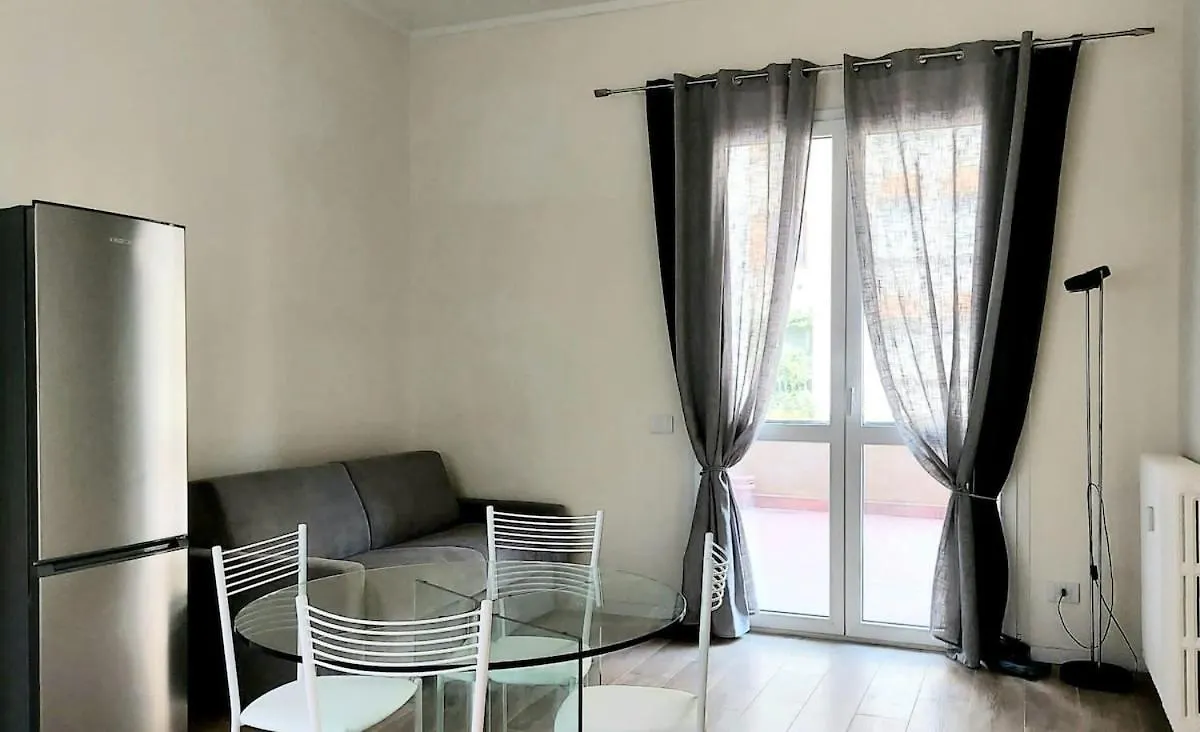 City Center Apartment With Terrace Milan